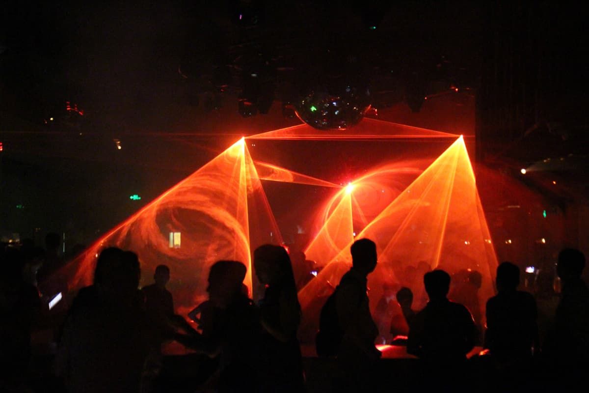 Лазерная установка купить в Тюмени для дискотек, вечеринок, дома, кафе, клуба